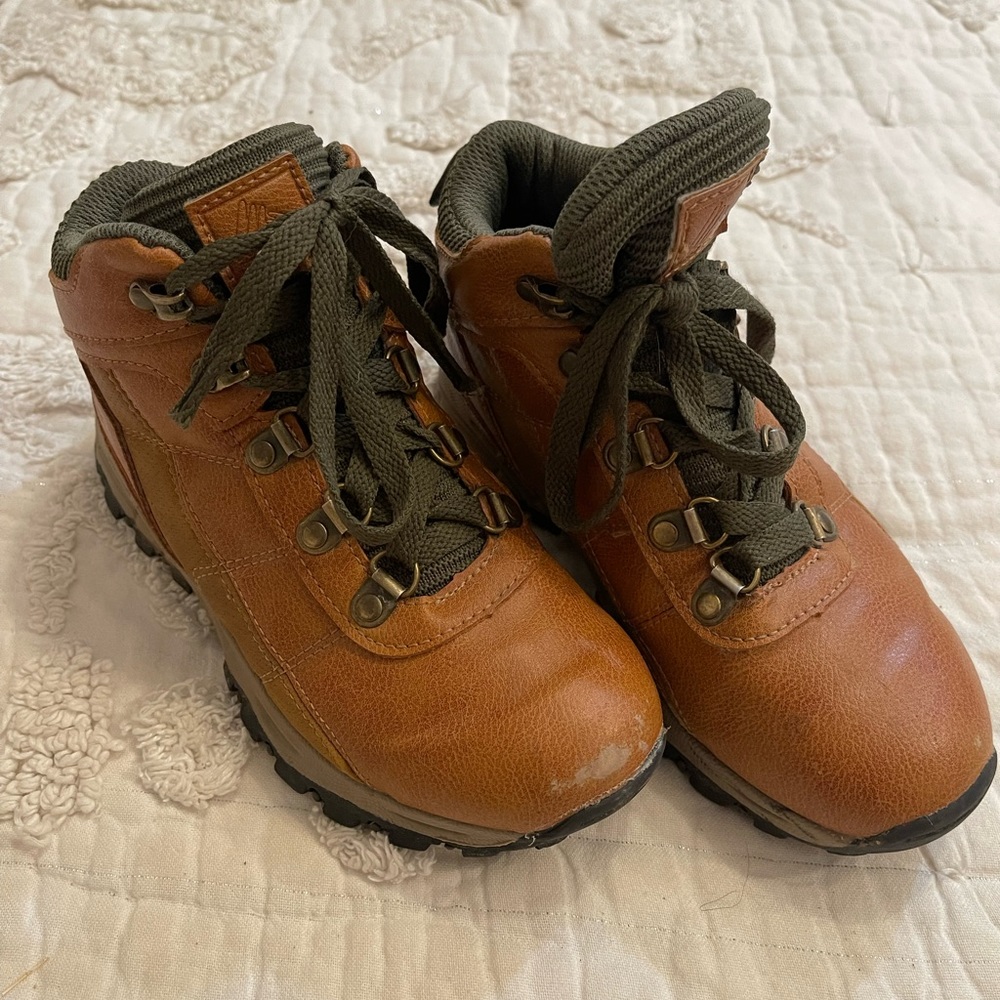 Boys leather color boots size 2